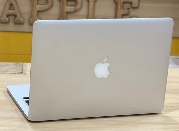 Macbook Pro 2015 13” 8GB Ram 256GB SSD