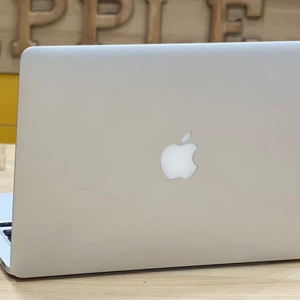 Macbook Pro 2015 13” 8GB Ram 256GB SSD