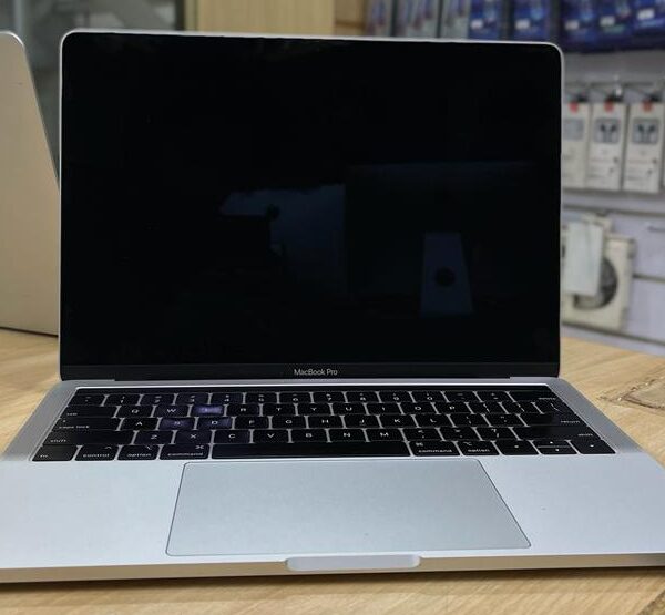 Macbook Pro 2019 13” 4thunderbolt I5 16gb Ram 512GB