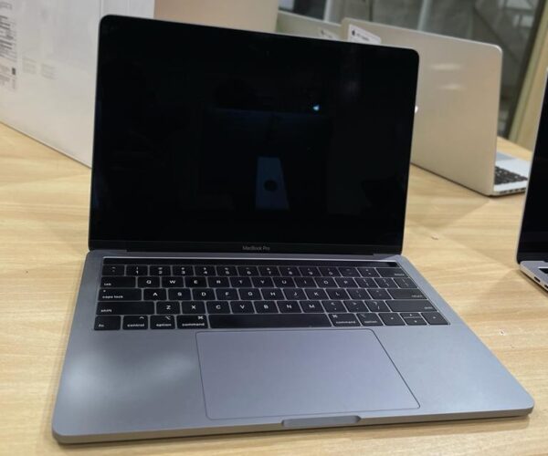 Macbook Pro 13” 4 Thunderbolt 2018 I5 8GB Ram 256GB