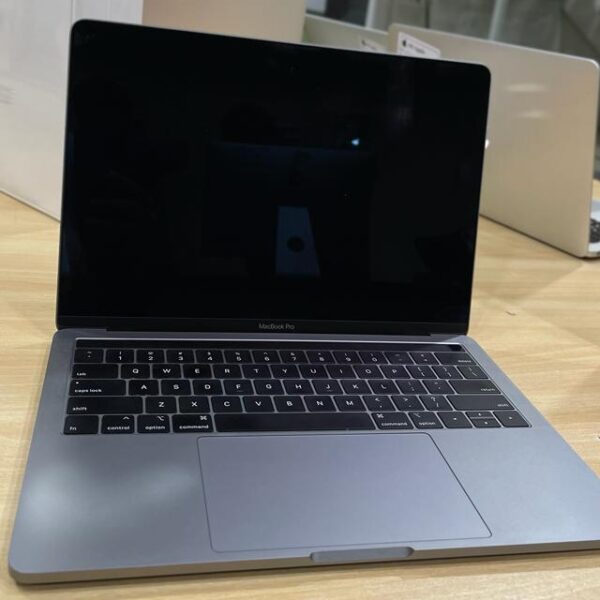 Macbook Pro 13” 4 Thunderbolt 2018 I5 8GB Ram 256GB