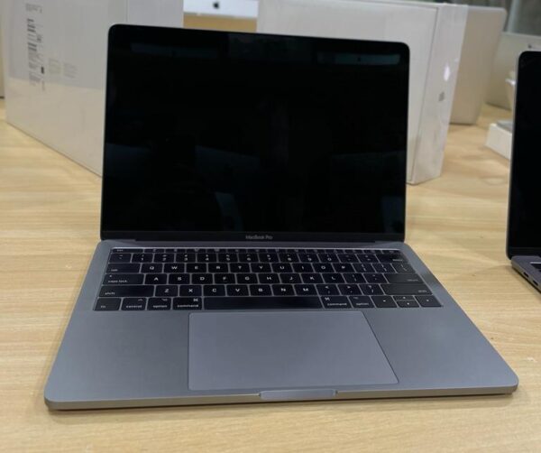 Macbook Pro 2017 Non Touchbar 16GB Ram 256GB