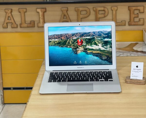 Macbook Air 2017 13” 8GB Ram 256 GB SSD, MQD42LL/A