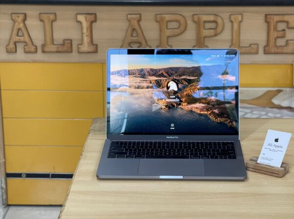 Macbook 2017 16GB Ram 256GB SSD (Two thunderbolt 3 ports) CTO